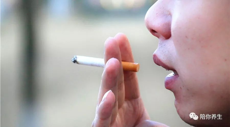 为什么有些人经常抽烟不得肺癌 却依然会长寿呢