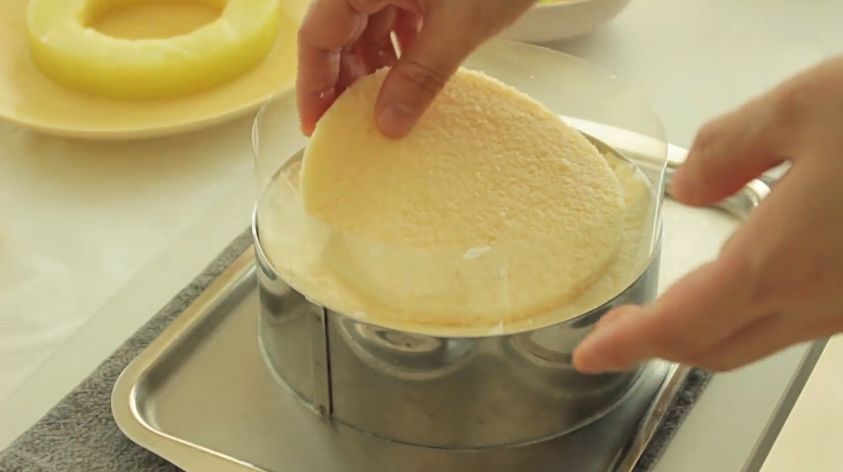 动物奶油抹面颗粒多？这样做不就好了，大气简约的韩式蛋糕其实很简单