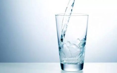 喝水不对，心脏会“遭殃”！心脏专家说这些“喝水要点”要牢记……
