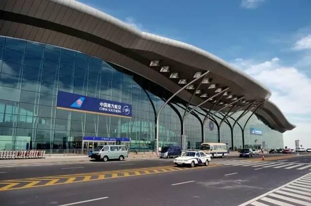 乌鲁木齐国际机场推行无纸化乘机“扫码”， 便捷夏日喀纳斯游客出行