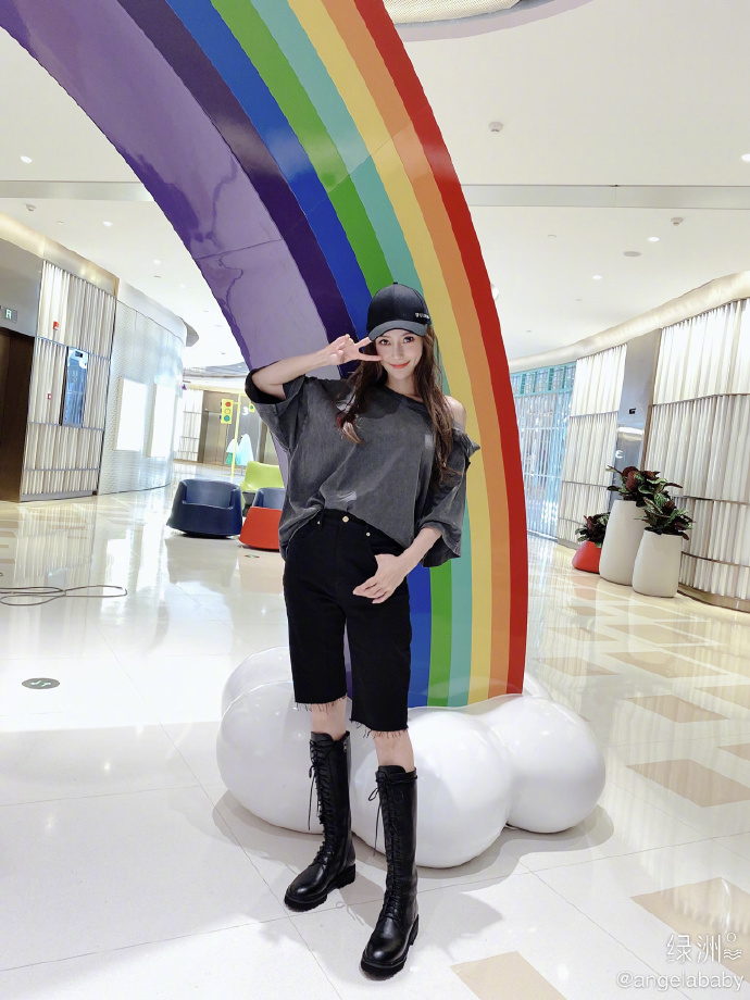 Angelababy资源降级?新剧搭档五线男明星,31岁脸瘪下垂显老态!