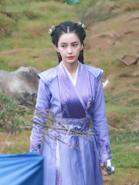 Angelababy资源降级?新剧搭档五线男明星,31岁脸瘪下垂显老态!