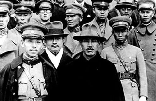 蒋介石的葬礼上，张学良送上了16字挽联，蒋经国看后脸色发白，低头不语