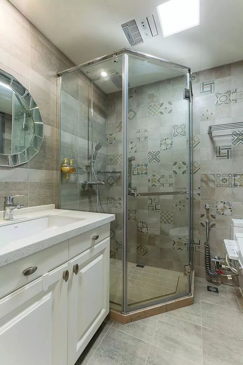 各种形状卫生间玻璃隔断，轻松打造干湿分离！