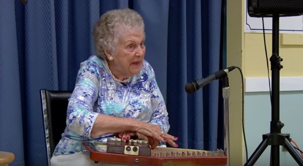 92岁的女高音老奶奶告诉你什么叫气质！