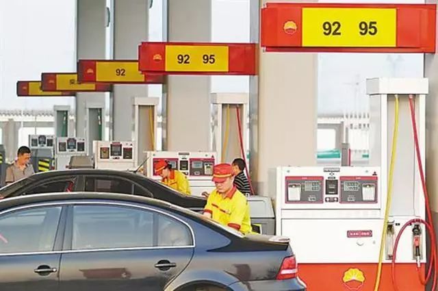 在中国加一箱油，竟有一半是税？