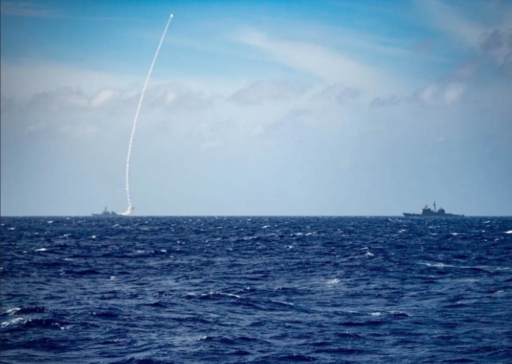 港媒：美军在菲律宾海试射标准-2意在展示有能力拦截中国导弹